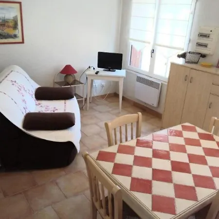 De La Cave Charme Provencal Avec Jardin A Aigues-Mortes