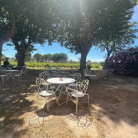 De La Cave Charme Provençal Avec Jardin à *